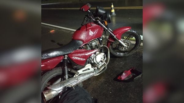 Motociclista morre após bater em caminhão guincho em Piúma