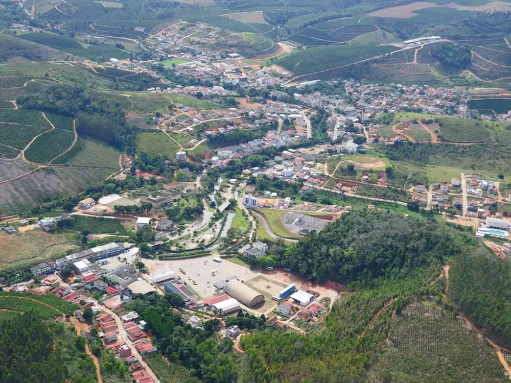 Homem estupra adolescente na frente do namorado e rouba celulares do casal no ES