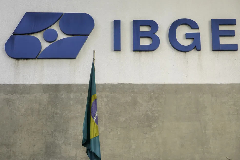 IBGE abre 240 vagas em dois processos seletivos no ES com salário de até R$ 3,1 mil; saiba como se inscrever