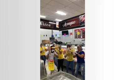 projeto sem titulo.mp4 snapshot 00.09.653 400x255 - VÍDEOS: Supermercado do ES viraliza com dancinha da 'promoção do mocotó'