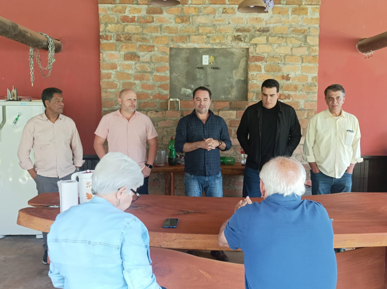 Prefeito de Iconha se reúne em almoço com lideranças políticas do Republicanos