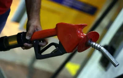 combustival 400x255 - Petrobras anuncia aumento de R$ 0,41 no preço da gasolina e de R$ 0,78 no diesel