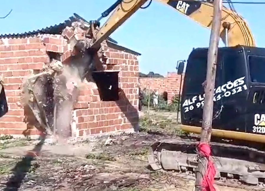 Mais de 70 casas são demolidas em ação de reintegração em Itapemirim