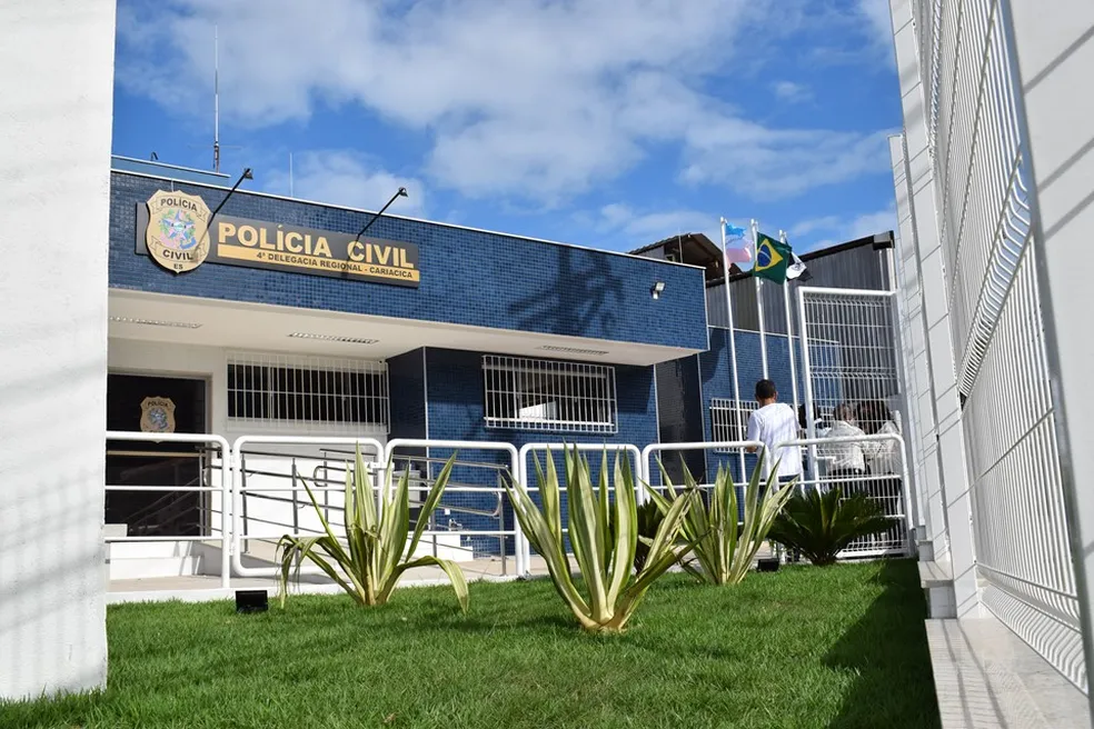 Lutadora de jiu-jítsu de 16 anos é importunada, imobiliza e bate em suspeito dentro de ônibus no ES