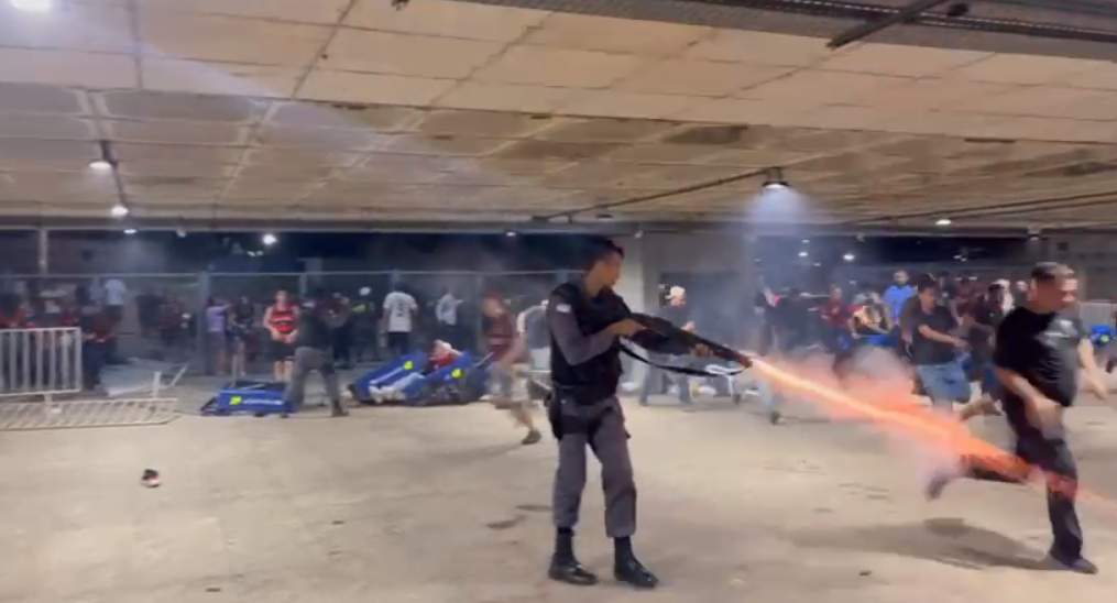 policia - Noite de terror  para o Flamengo no estádio Kleber Andrade