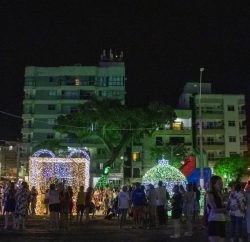 1natal luz piuma9 250x242 - Natal em Piúma: 1º concurso de decoração natalina vai iluminar a cidade