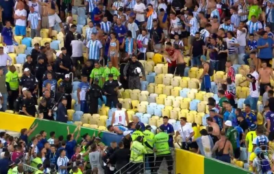 Bra x Arg 400x255 - Vídeo - Olé e Vergonha Brasil x Argentina tem pancadaria entre torcidas e polícia no Maracanã