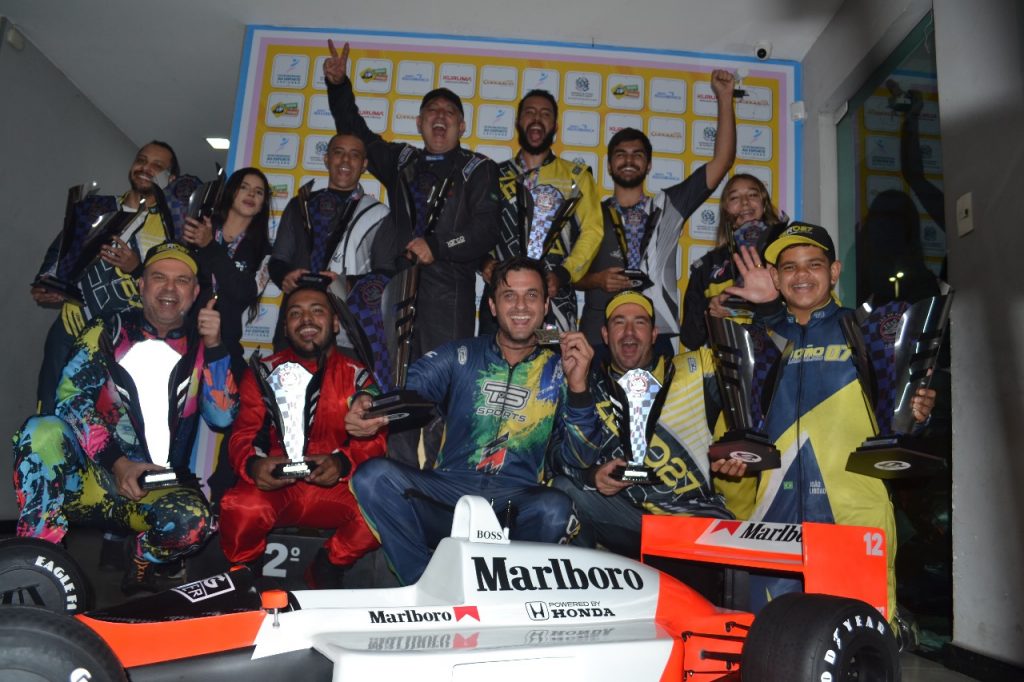 Isa Anselmo vence a FDK Racing Cup e escreve seu nome na história do kart feminino do ES WhatsApp Image 2024 11 25 at 14.02.20 1024x682 - Isa Anselmo vence a FDK Racing Cup e escreve seu nome na história do kart feminino do ES