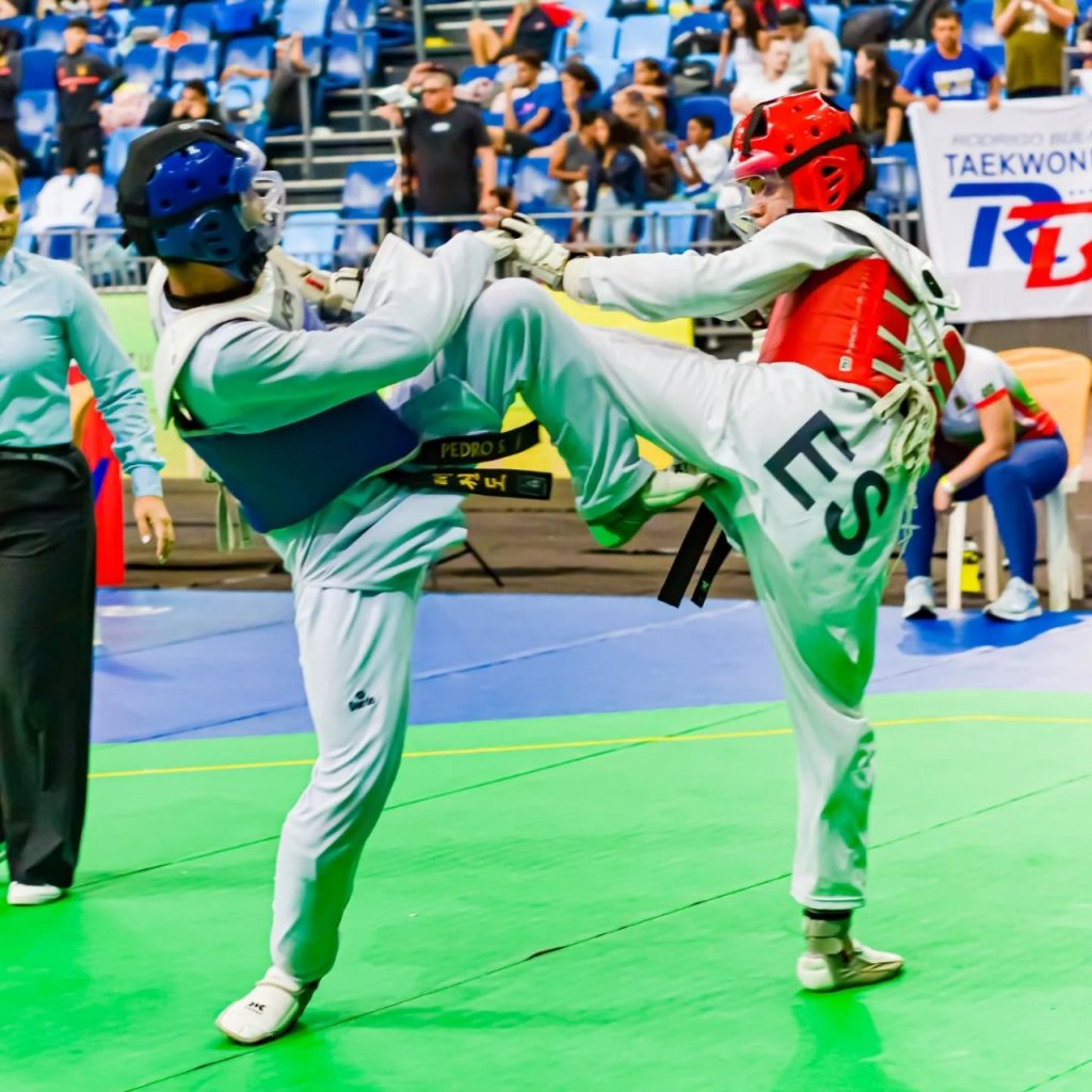 IMG 20241127 WA0141 1024x1024 - “Campeão de tudo” no taekwondo, Gabriel Oliveira vai levar a bandeira do ES pro mundo em 2025