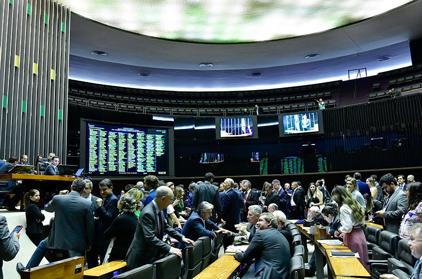 Maior lista de vetos dos últimos anos traz desafios ao Congresso