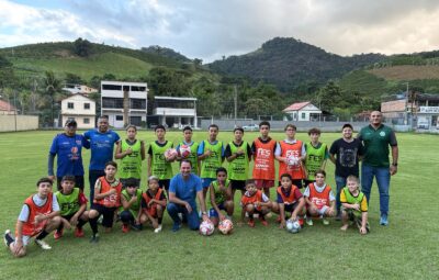 WhatsApp Image 2025 04 11 at 16.53.06 2 400x255 - VilaVelhense Futebol Clube fortalece projeto social em Bom Destino com doação de materiais esportivos