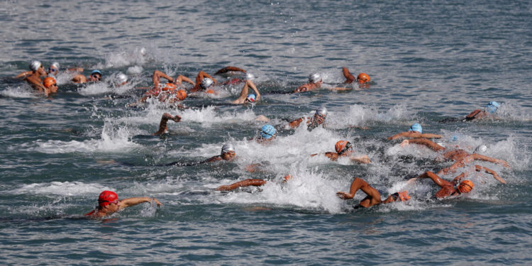 Travessia Vista do Mestre movimenta o litoral da Serra neste fim de semana