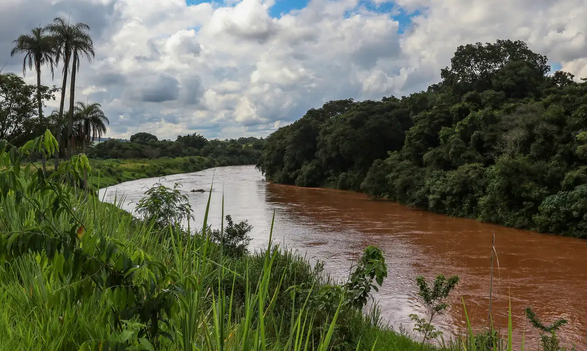 Aumenta risco em barragem de rejeitos, e Brumadinho evacuará área