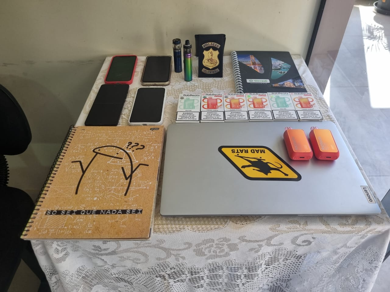 POLÍCIA CIVIL DE ICONHA PRENDE CONTRABANDISTAS DE CIGARROS ELETRÔNICOS QUE OS VENDIA PARA CRIANÇAS