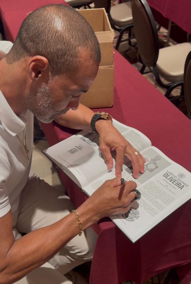 Laécio Nunes recebe homenagem e é incluído em livro de artes marciais nos Estados Unidos WhatsApp Image 2025 09 02 at 16.56.32 e1756844993134 - Laécio Nunes recebe homenagem e é incluído em livro de artes marciais nos Estados Unidos