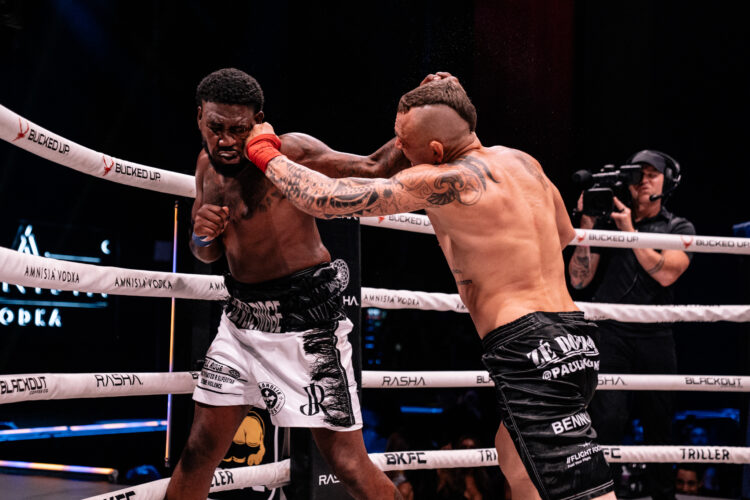 bkfc80 0099 e1758036055337 - Paulo "Zé Doido" faz ótima luta e espanca norte-americano Wayna Reid no BKFC 80