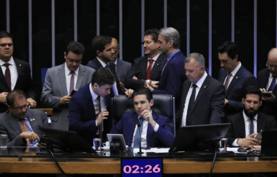 camara 400x255 - PEC da blindagem é aprovada por deputados e vai ao Senado