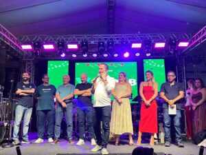 WhatsApp Image 2025 11 29 at 11.32.26 300x225 - Iconha abre oficialmente o Natal Iluminado com noite de fé, superação e encantamento