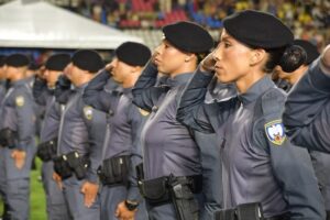 b98810a4 bc33 40ca b009 29a5e93e9163 1 300x200 - Polícia Militar realiza formatura do Curso de Formação de Soldados 2024