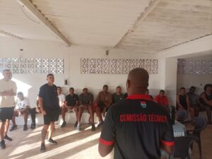 WhatsApp Image 2025 12 01 at 21.45.34 300x224 - Treinador Jonilson Veloso tem primeiro contato com jogadores e diretores do VilaVelhense