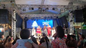 WhatsApp Image 2025 12 19 at 20.35.12 300x169 - Natal Iluminado de Iconha emociona p&uacute;blico com noite de coral infantil, m&uacute;sicas natalinas e presen&ccedil;a do bom velhinho