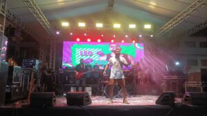 WhatsApp Image 2025 12 20 at 20.49.23 300x169 - &Uacute;ltimo dia de shows do Natal Iluminado anima p&uacute;blico na Pra&ccedil;a Central de Iconha