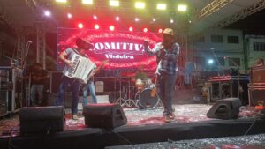 WhatsApp Image 2025 12 20 at 23.34.05 300x169 - &Uacute;ltimo dia de shows do Natal Iluminado anima p&uacute;blico na Pra&ccedil;a Central de Iconha