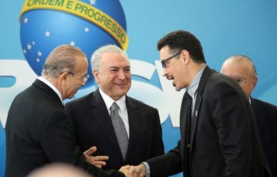 temer 400x255 - Temer promete ajuda federal a escolas de samba do Rio de Janeiro