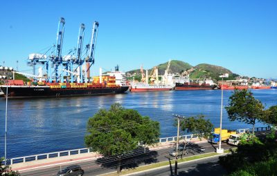 porto de vitoria 400x255 - Cresce a movimentação de cargas no Porto de Vitória em 2017