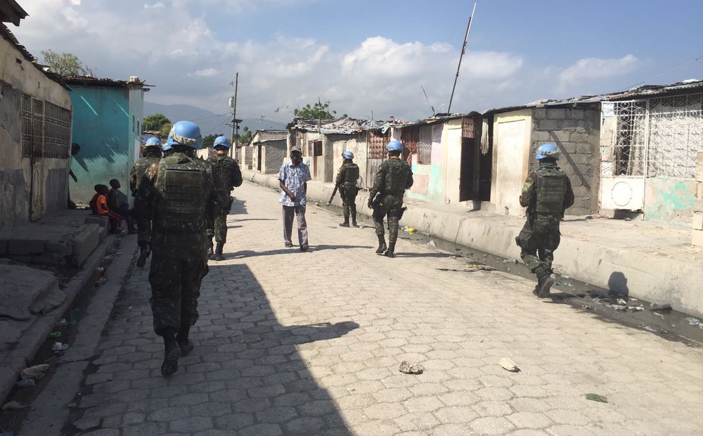 Brasil encerra missão de paz, e haitianos se dividem entre otimismo e medo do futuro
