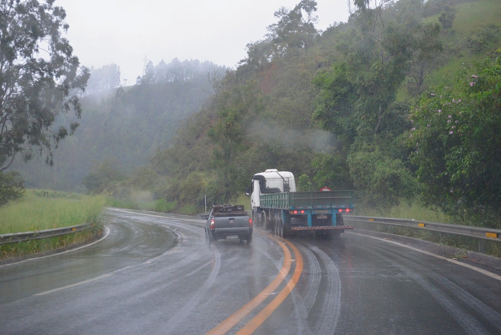 Ultrapassagem indevida é a principal causa de batidas nas rodovias do ES, aponta PRF