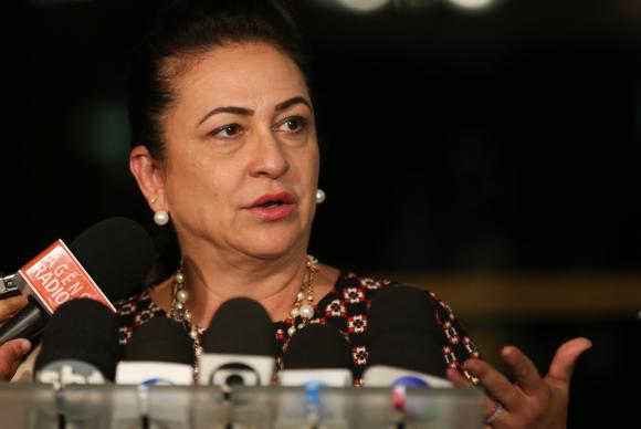 Afastamento de Kátia Abreu de funções partidárias é lido no plenário do Senado