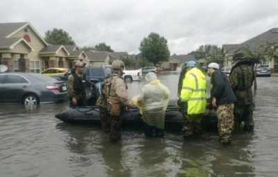 resgates harvey efe 400x255 - Harvey já é o desastre natural mais caro da história dos Estados Unidos