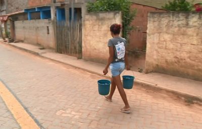 sem agua muqui 28 09 2017.mov snapshot 00.19 2017.09.28 07.26.38  400x255 - Rio que abastece distrito de Muqui, no ES, está secando e moradores ficam sem água