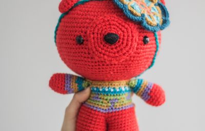 Imagem ilustrativa ursinho de Amigurumi CreativeCommons 400x255 - Artesanato, maquiagem, massagem e design de sobrancelhas gratuitos para mulheres em tratamento de câncer