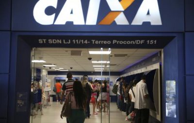 caixa 400x255 - Trabalhadores nascidos em outubro podem sacar o PIS a partir de hoje