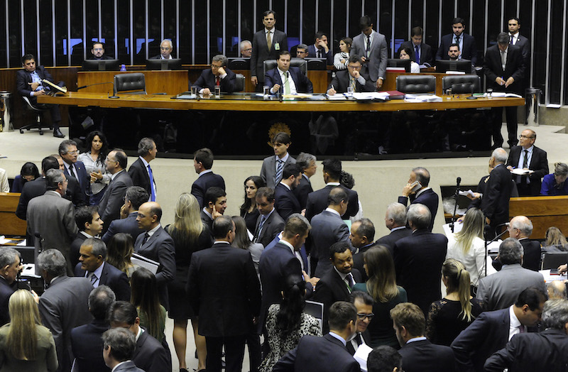 Deputados aprovam MP que criou cargo de interventor federal no Rio