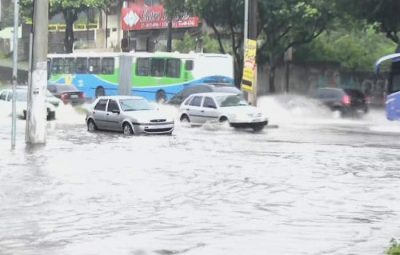 ruas ficam alagadas na grande vitoria 400x255 - Ruas ficam alagadas após forte chuva na Grande Vitória