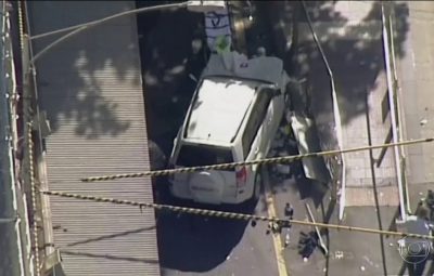 Motorista é detido após veículo atropelar mais de uma dezena de pessoas em Melbourne na Austrália 400x255 - Motorista é detido após veículo atropelar mais de uma dezena de pessoas em Melbourne, na Austrália