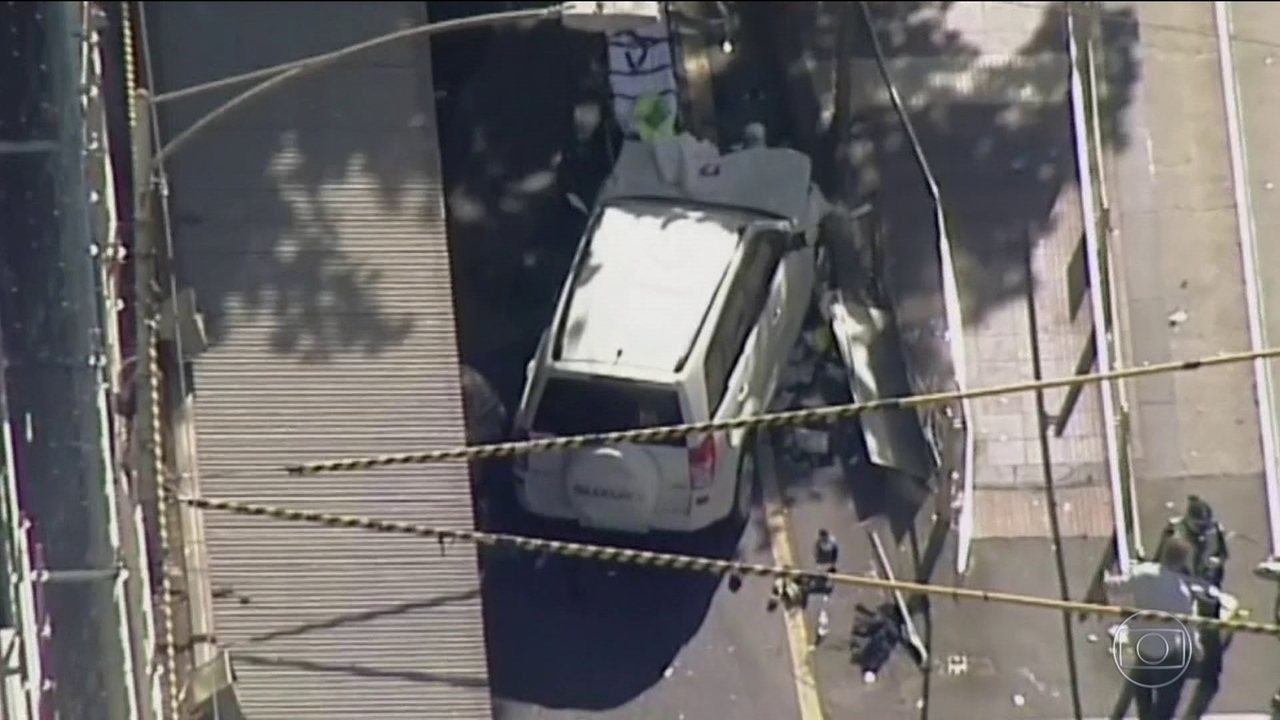 Motorista é detido após veículo atropelar mais de uma dezena de pessoas em Melbourne, na Austrália
