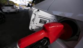 Petrobras eleva preço da gasolina e reduz o do diesel Petrobras eleva preço da gasolina e reduz o do diesel - Petrobras eleva preço da gasolina e reduz o do diesel
