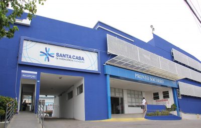 santa casa 400x255 - Funcionário de pedreira fica ferido após queda de oito metros em Cachoeiro