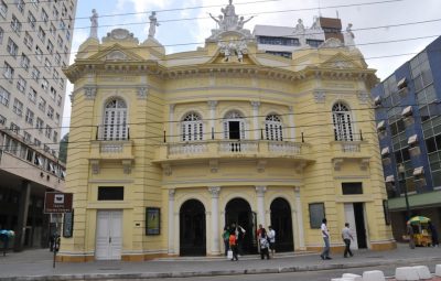 teatrocarlosgomes Romero Mendonça 400x255 - Mamma Mia: ingresso das pré-estreia será trocado por 1 kg de alimento