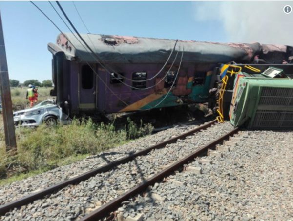 Acidente de trem deixa mortos e feridos na África do Sul