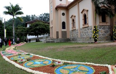 Corpus Christi solidário em santa maria de marechal 800x445 400x255 - Marechal Floriano: Corpus Christi solidário em Santa Maria de Marechal