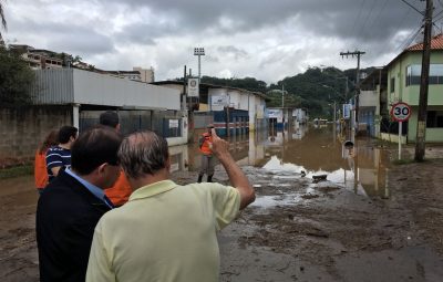 Prefeito recebe representantes do governo e solicita obra de drenagem 400x255 - Prefeito recebe representantes do governo e solicita obra de drenagem