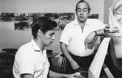 a musica segundo tom jobim divulgacao 400x255 - Bossa nova completa 60 anos: conheça a história do gênero musical