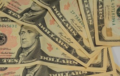 dolar 400x255 - Dólar continua a subir e vai a R$ 3,90