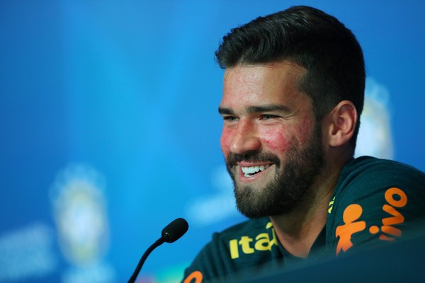 Alisson diz que ataque da Seleção começa por ele e despista sobre futuro