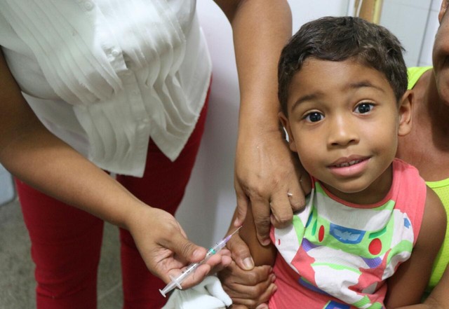 Mortes de crianças por gripe triplicam no Brasil em 2018, diz Ministério da Saúde